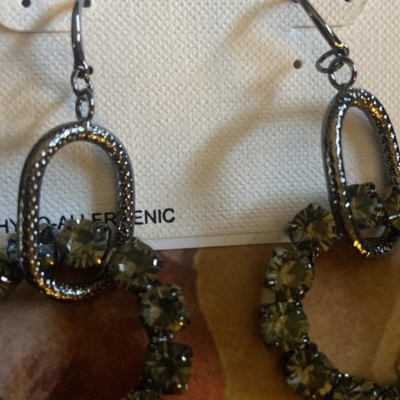 Dangle earrings dark silver/graphite color NWT - Picture 5 of 12